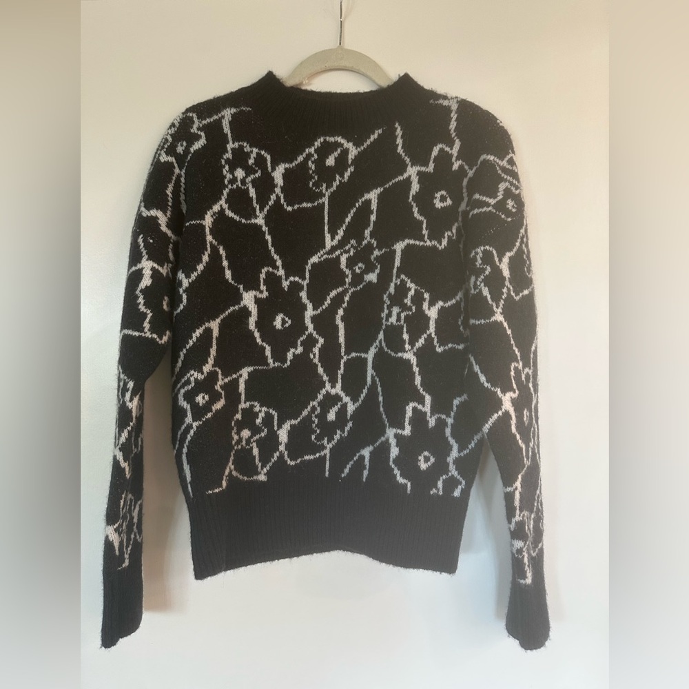 Astr Black and White Floral Women's Sweater